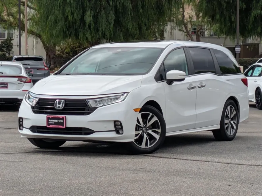 2022 Honda Odyssey Touring photo 1