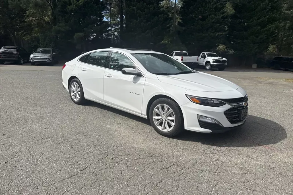 2024 Chevrolet Malibu 1LT photo 1