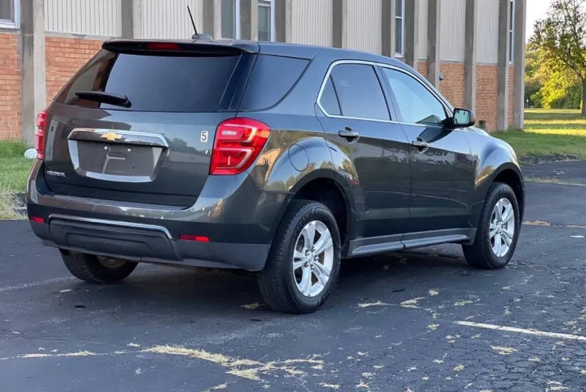 2017 Chevrolet Equinox LS photo 1