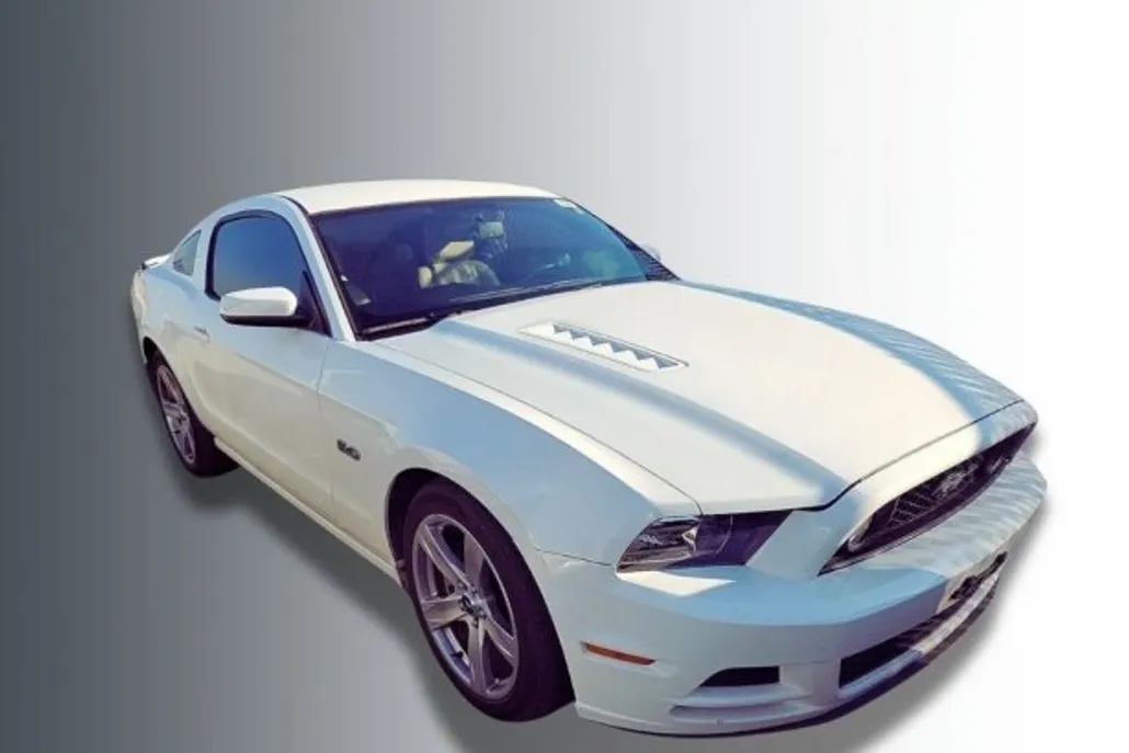 2013 Ford Mustang GT Premium photo 1