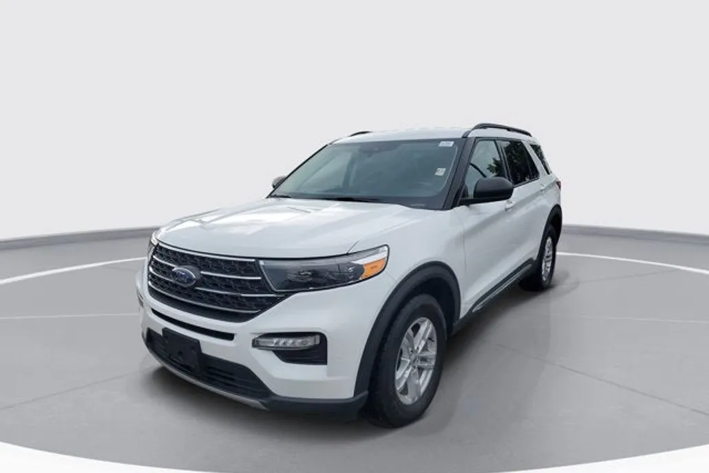 2022 Ford Explorer XLT photo 1