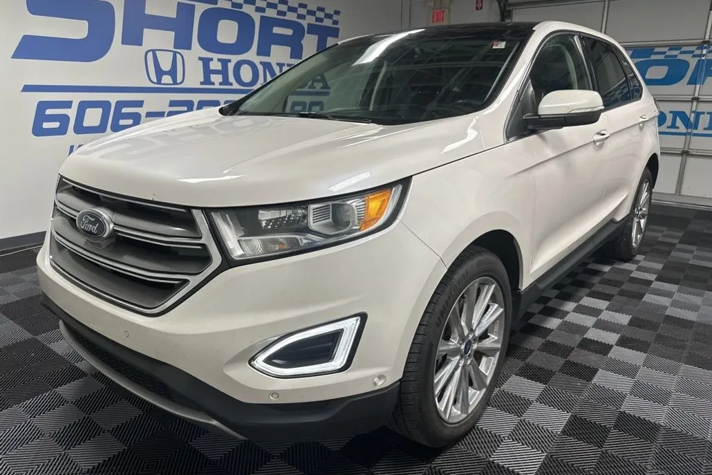 2017 Ford Edge Titanium photo 1