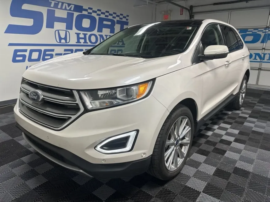 2017 Ford Edge Titanium photo 1