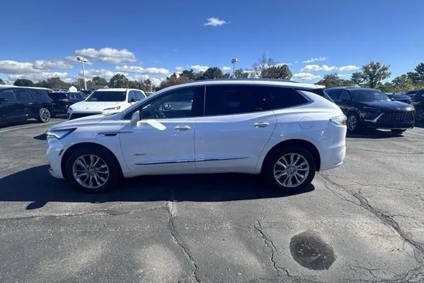 2023 Buick Enclave Avenir photo 1