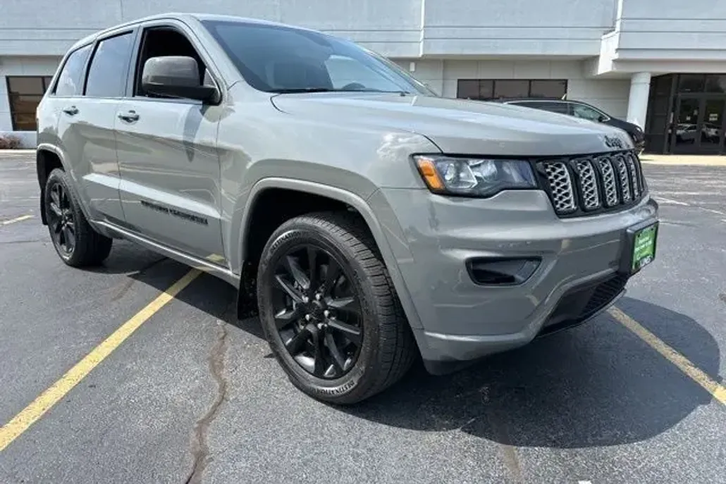 2022 Jeep Cherokee Laredo X photo 1