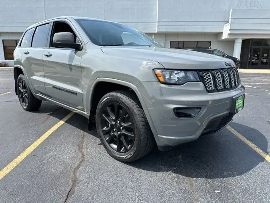 2022 Jeep Cherokee Laredo X photo 1