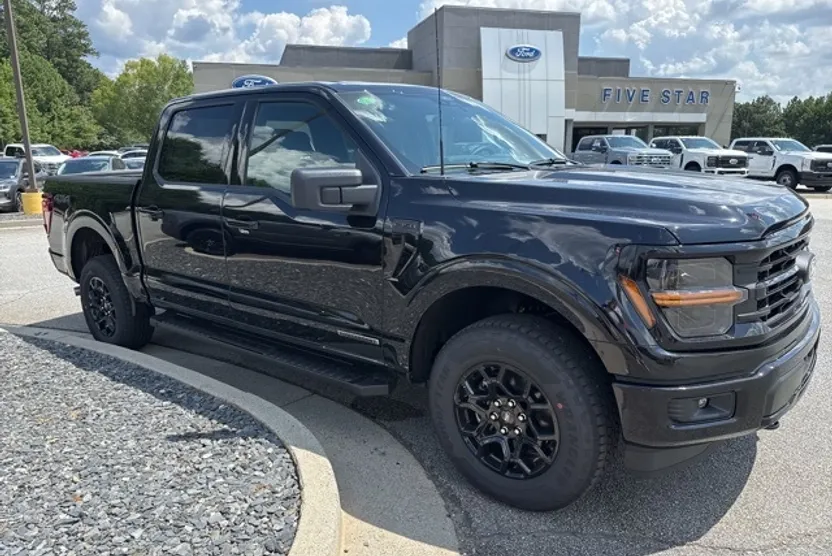 2025 Ford F-150 XLT photo 1