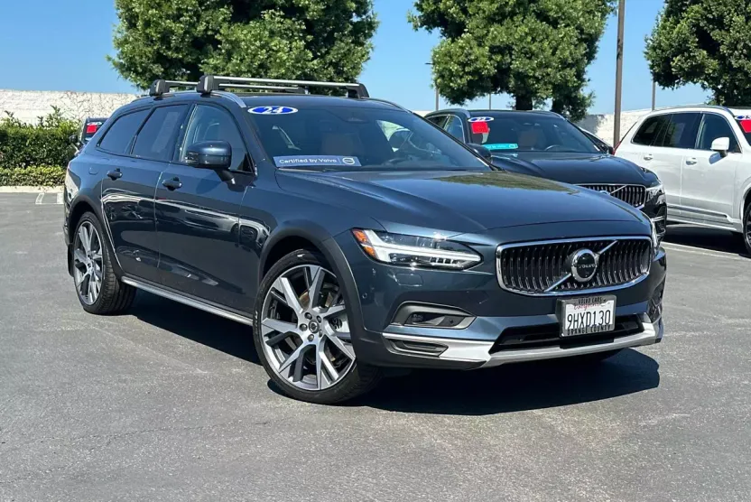 2024 Volvo V90 Cross Country B6 AWD Ultimate photo 1