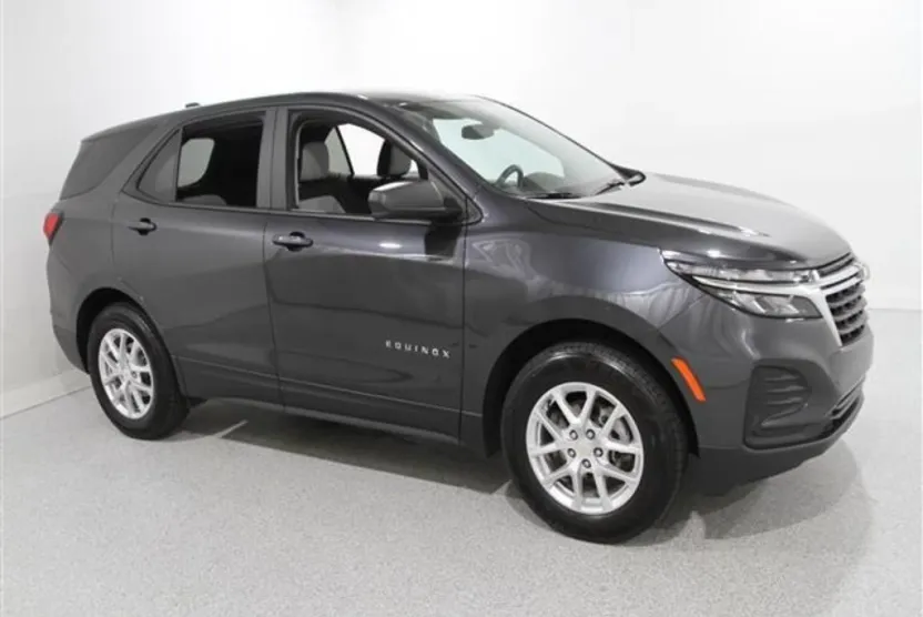 2022 Chevrolet Equinox LS photo 1