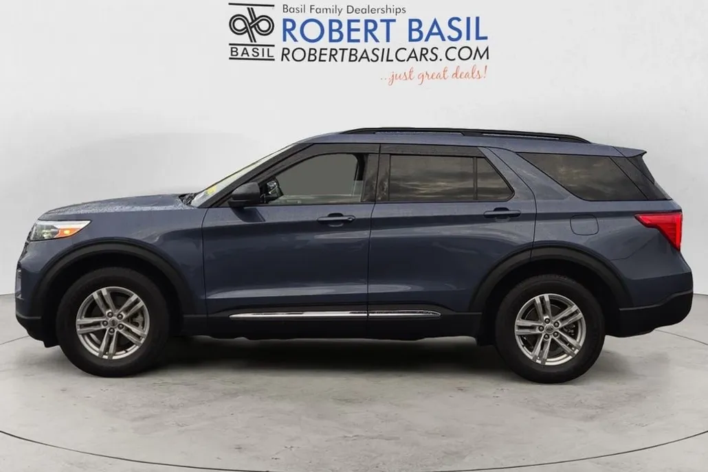 2021 Ford Explorer XLT photo 1