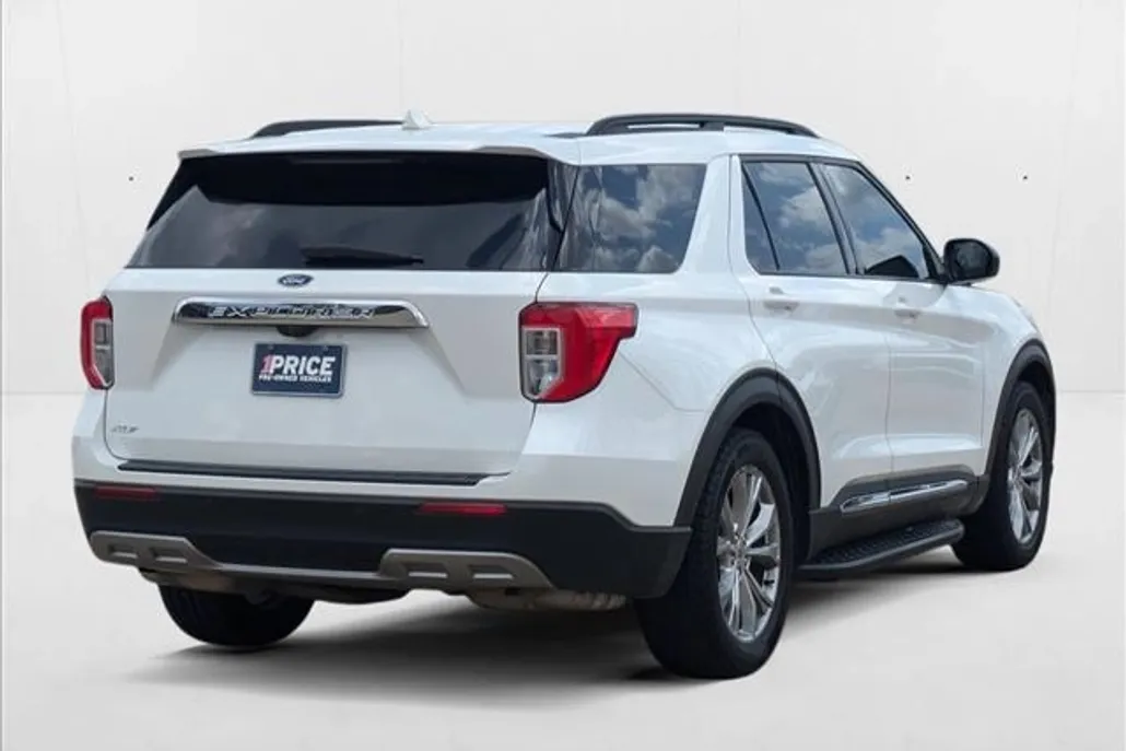 2020 Ford Explorer XLT photo 1