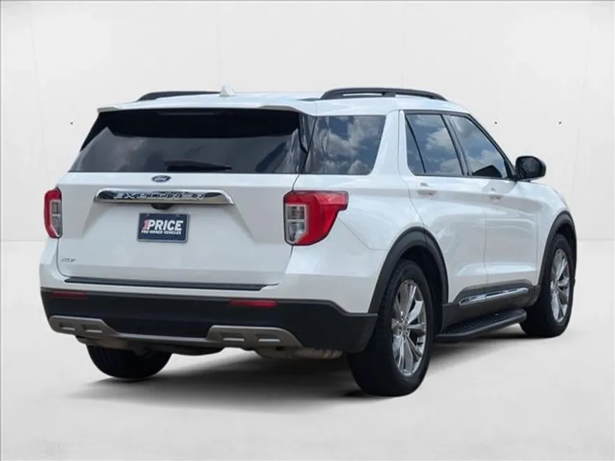 2020 Ford Explorer XLT photo 1