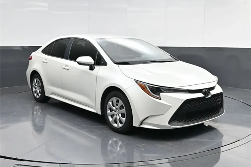 2020 Toyota Corolla LE photo 1