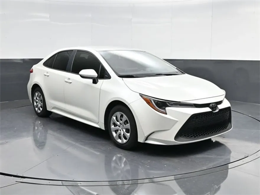 2020 Toyota Corolla LE photo 1