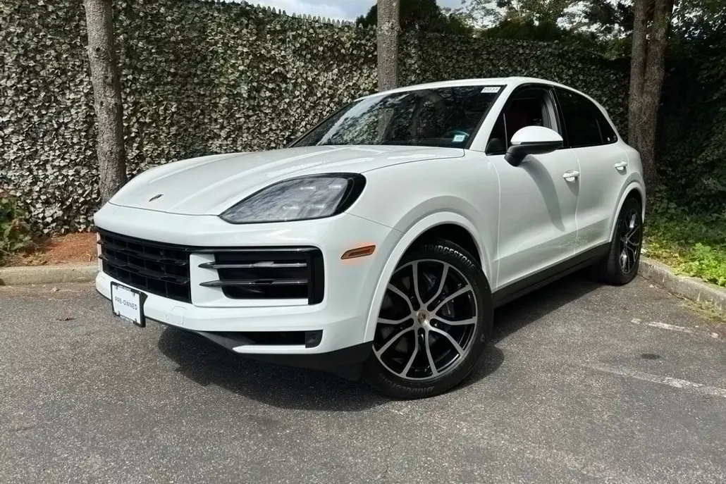 2024 Porsche Cayenne photo 1