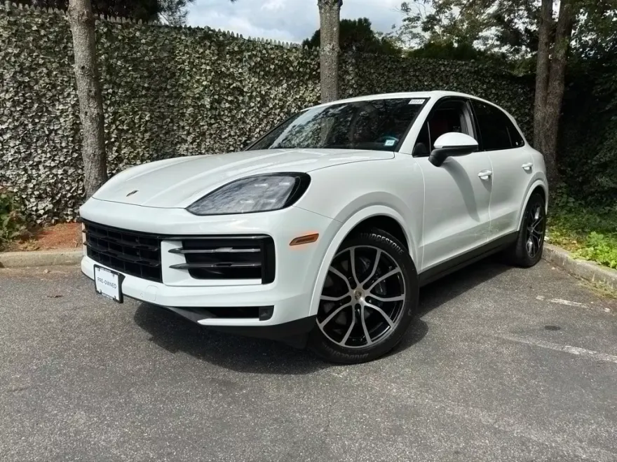 2024 Porsche Cayenne photo 1
