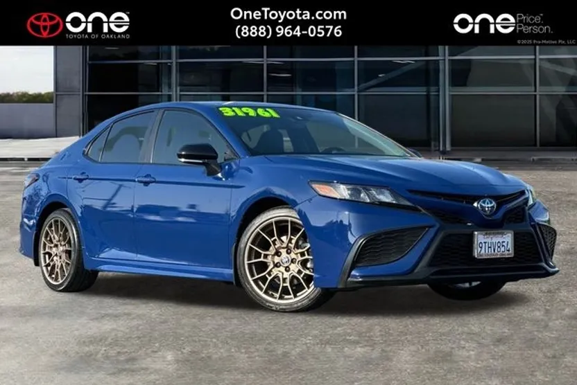 2024 Toyota Camry Hybrid SE photo 1
