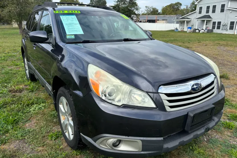 2011 Subaru Outback 2.5i photo 1