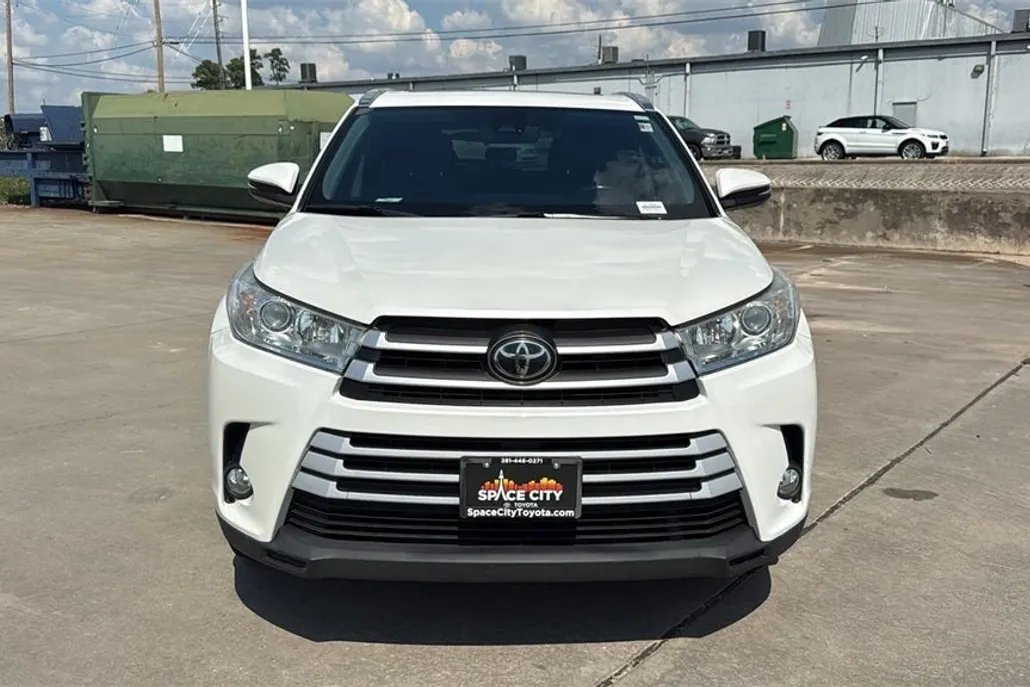 2019 Toyota Highlander XLE photo 1
