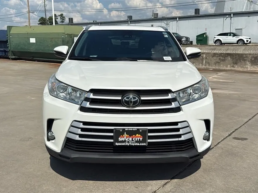 2019 Toyota Highlander XLE photo 1