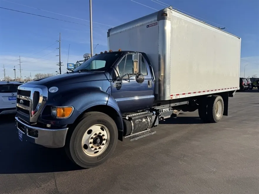 2012 Ford F-750 SuperCab XLT photo 1