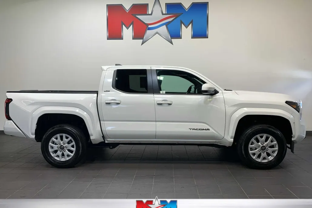 2024 Toyota Tacoma SR5 photo 1