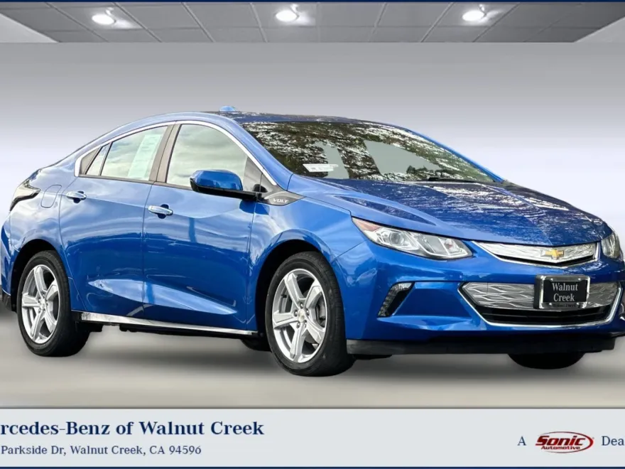 2017 Chevrolet Volt LT photo 1