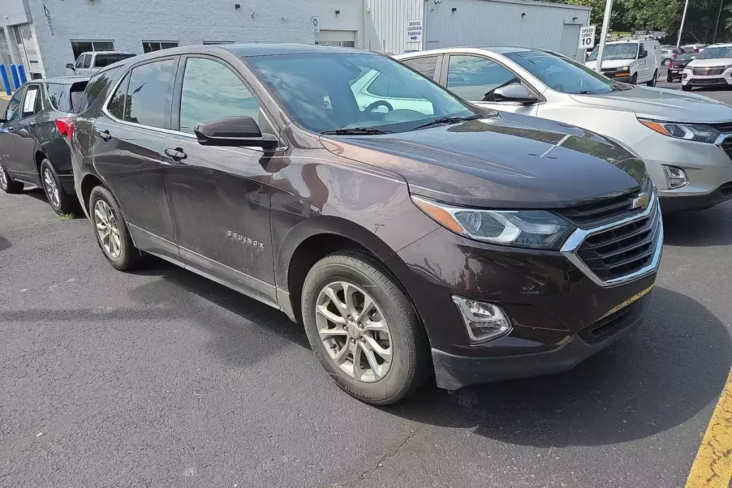 2020 Chevrolet Equinox LT photo 1