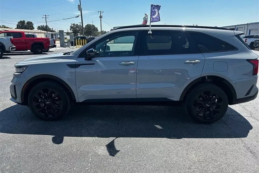 2023 Kia Sorento SX photo 1