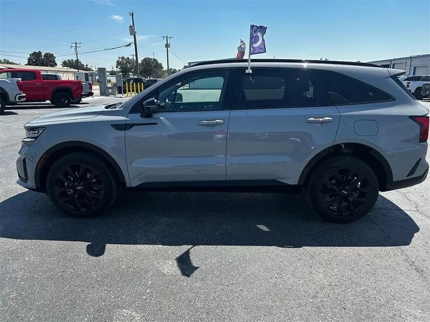2023 Kia Sorento SX photo 1