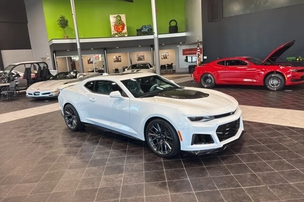 2024 Chevrolet Camaro ZL1 photo 1