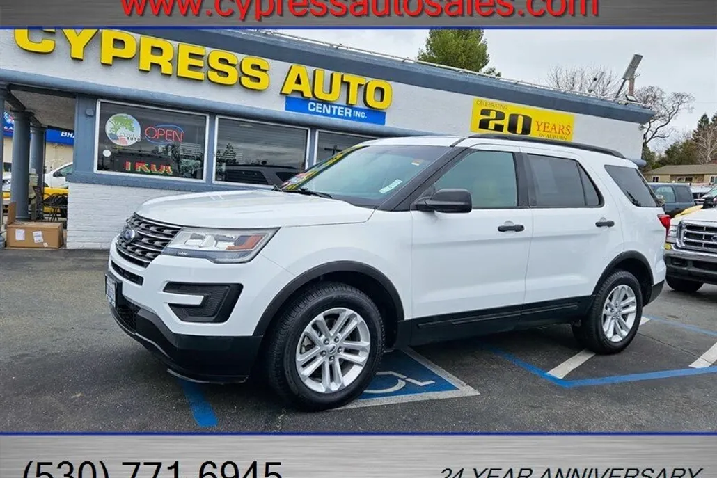 2017 Ford Explorer XLT photo 1