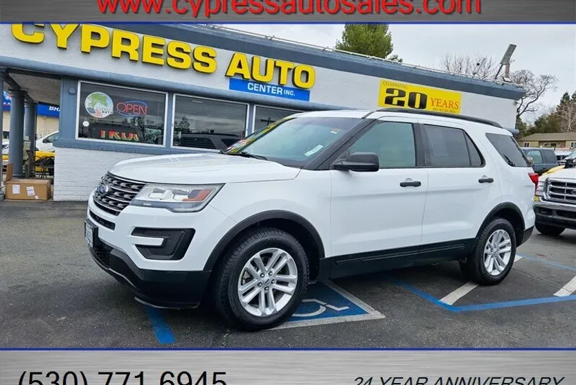 2017 Ford Explorer XLT photo 1