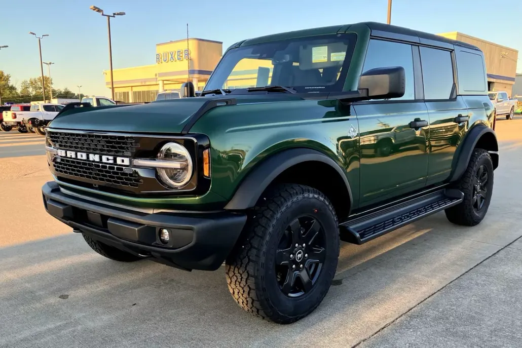2025 Ford Bronco Outer Banks photo 1