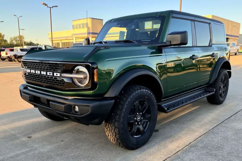 2025 Ford Bronco Outer Banks photo 1