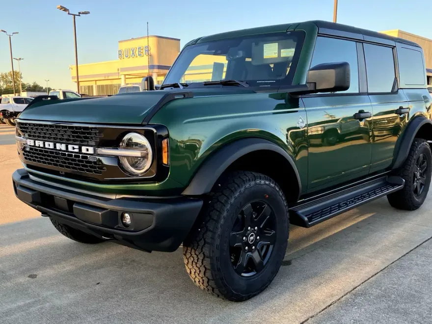 2025 Ford Bronco Outer Banks photo 1