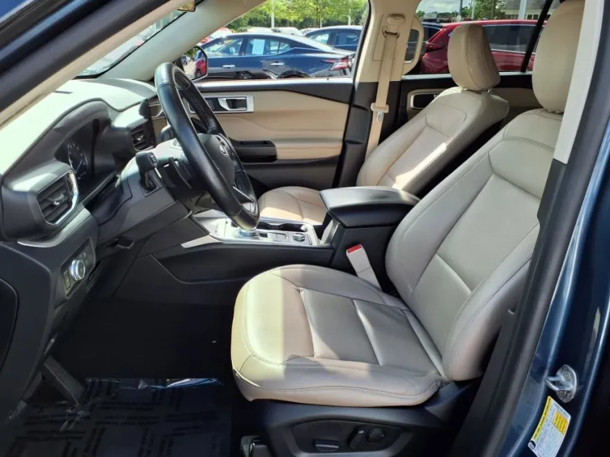 2020 Ford Explorer XLT Sport photo 1