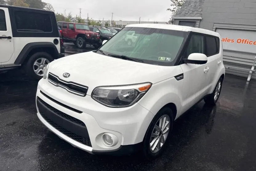 2017 Kia Soul Plus photo 1