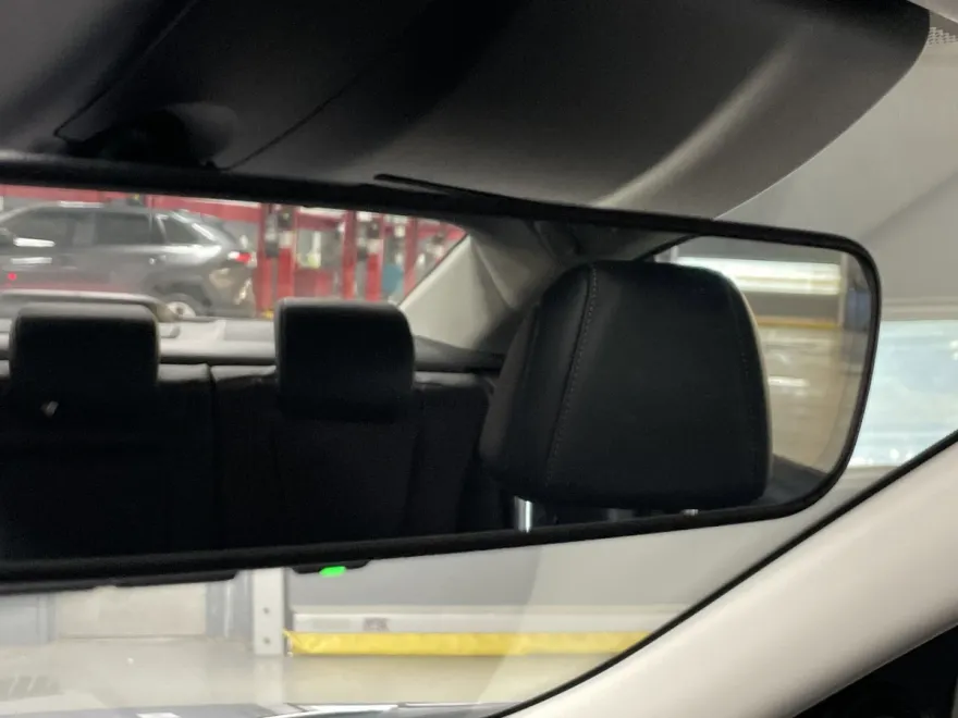 2019 Honda Insight Touring photo 1