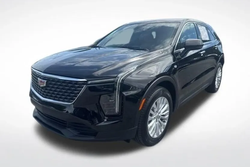 2024 Cadillac XT4 Luxury photo 1