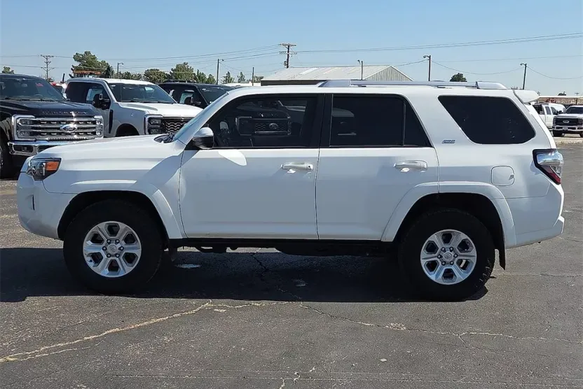 2018 Toyota 4Runner SR5 4WD photo 1