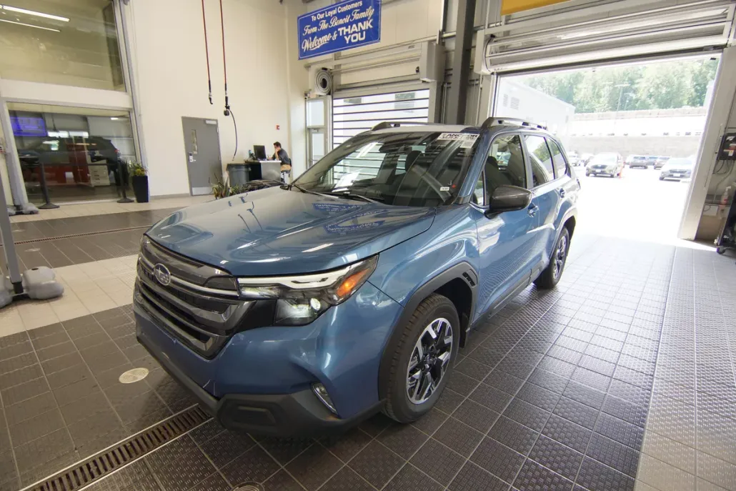 2025 Subaru Forester Premium photo 1