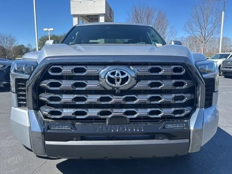 2025 Toyota Tundra Platinum photo 1