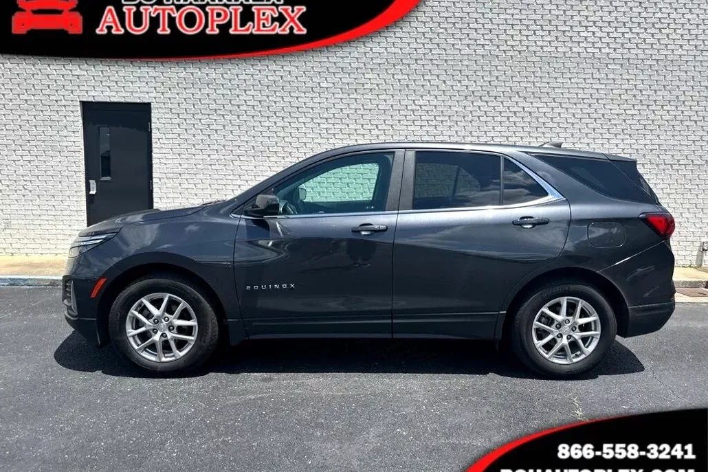 2023 Chevrolet Equinox LT photo 1