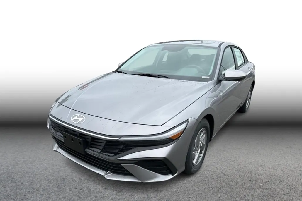 2025 Hyundai Elantra SE photo 1