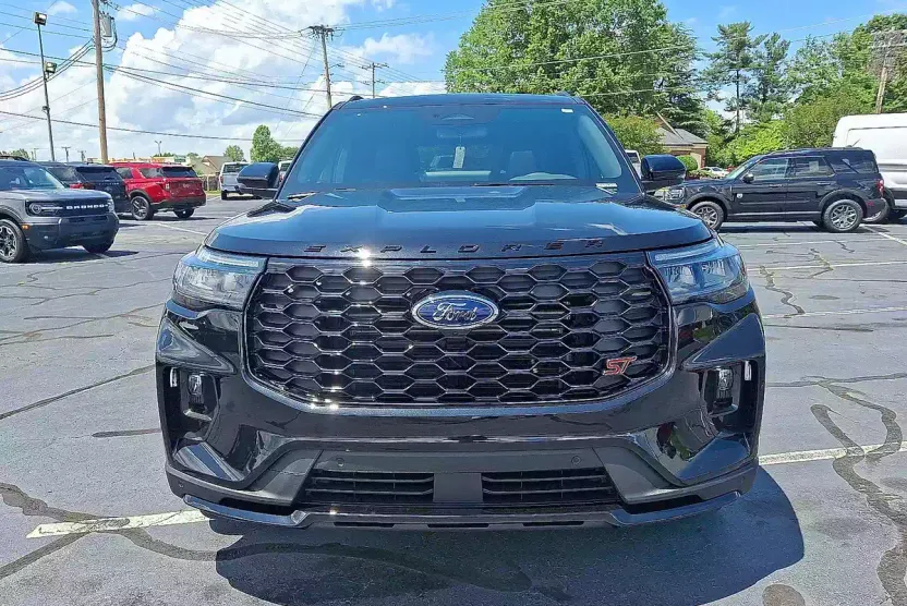 2025 Ford Explorer ST photo 1