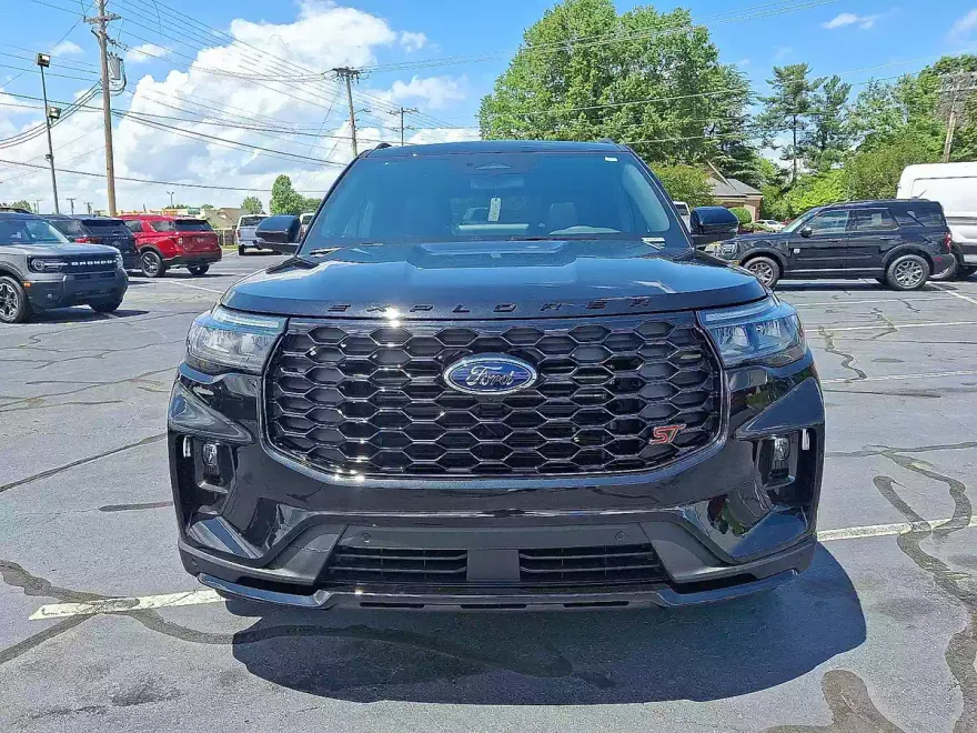 2025 Ford Explorer ST photo 1