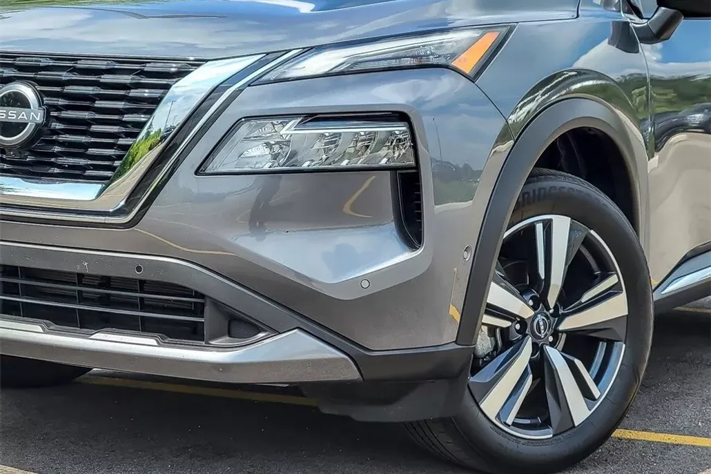 2023 Nissan Rogue SL photo 1