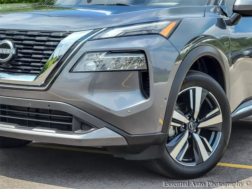 2023 Nissan Rogue SL photo 1