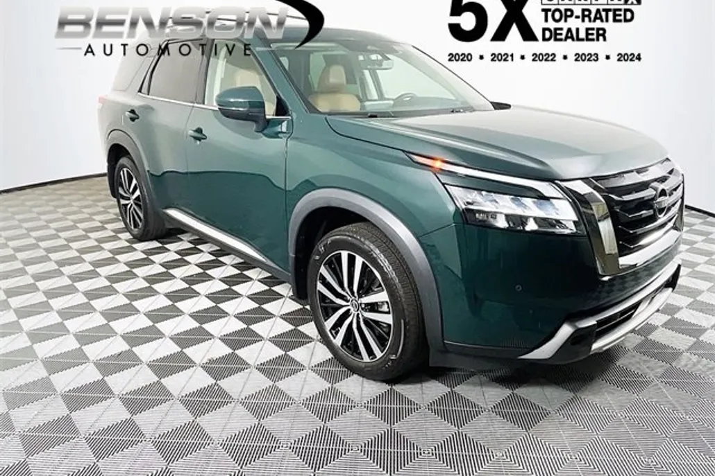 2023 Nissan Pathfinder Platinum photo 1